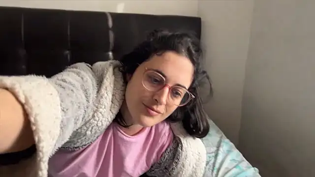 Lunaabbey online show from February 12, 2026, 8:47 am