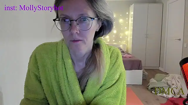 Snapshot of angelmommu chatting on December 23, 2025, 4:56 am angelmommu online show from December 23, 2025, 4:56 am