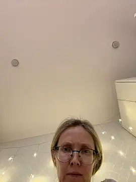 Snapshot of angelmommu chatting on February 16, 2026, 11:20 am angelmommu online show from February 16, 2026, 11:20 am