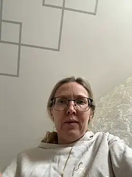 Snapshot of angelmommu chatting on February 12, 2026, 9:42 am angelmommu online show from February 12, 2026, 9:42 am