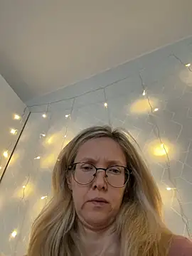 Snapshot of angelmommu chatting on February 13, 2026, 8:58 am angelmommu online show from February 13, 2026, 8:58 am