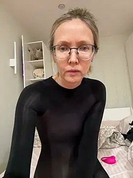 Snapshot of angelmommu chatting on February 22, 2026, 7:44 am angelmommu online show from February 22, 2026, 7:44 am