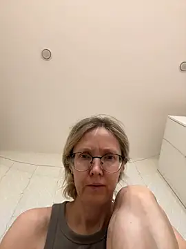 Snapshot of angelmommu chatting on February 18, 2026, 9:17 am angelmommu online show from February 18, 2026, 9:17 am