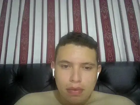 Snapshot of mons41 chatting on April 5, 2026, 11:33 pm mons41 online show from April 5, 2026, 11:33 pm