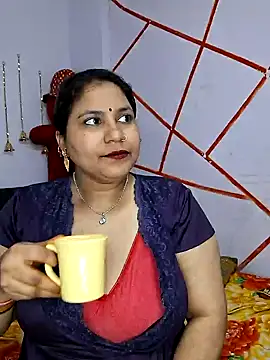MOM-SUN-COUPLE online show from January 29, 2025, 7:32 pm