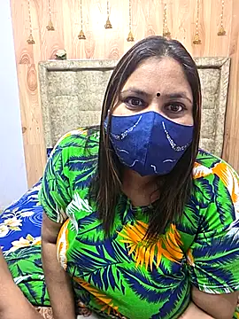 MOM-SUN-COUPLE online show from November 2, 2025, 4:56 pm