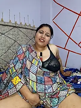 MOM-SUN-COUPLE online show from February 13, 2025, 8:13 pm