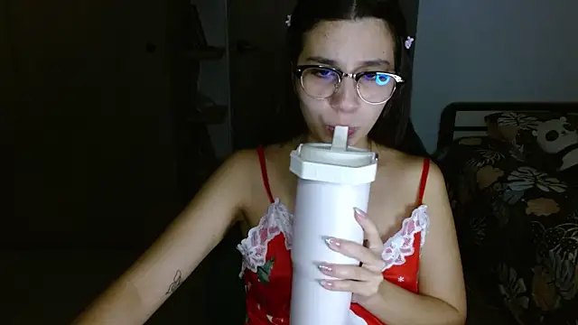 mia  lopez  online show from April 17, 2026, 3:20 am