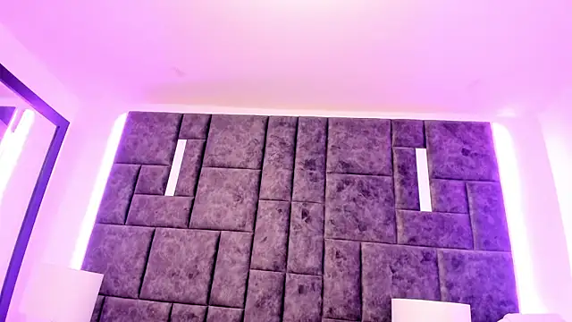 Snapshot of Petit-Rosse chatting on January 23, 2025, 9:07 pm Petit-Rosse online show from January 23, 2025, 9:07 pm