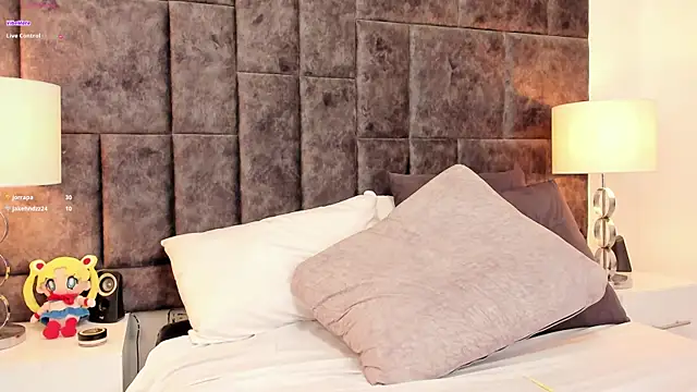 Snapshot of Petit-Rosse chatting on December 17, 2024, 3:17 am Petit-Rosse online show from December 17, 2024, 3:17 am