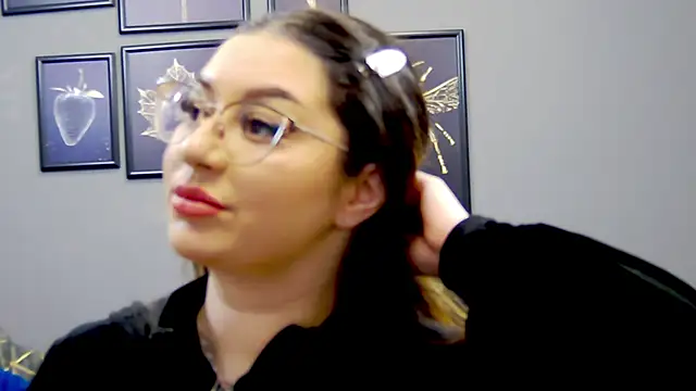 Snapshot of Katewalker_ chatting on March 12, 2025, 6:11 pm Katewalker online show from March 12, 2025, 6:11 pm