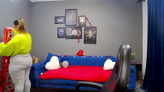 Snapshot of Katewalker_ chatting on February 14, 2025, 6:19 pm Katewalker online show from February 14, 2025, 6:19 pm