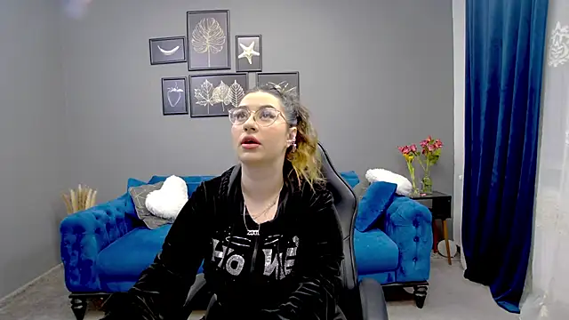 Snapshot of Katewalker_ chatting on March 19, 2025, 6:12 pm Katewalker online show from March 19, 2025, 6:12 pm