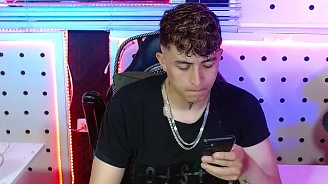 Snapshot of Darko0717 chatting on November 1, 2025, 10:58 pm Darko0717 online show from November 1, 2025, 10:58 pm