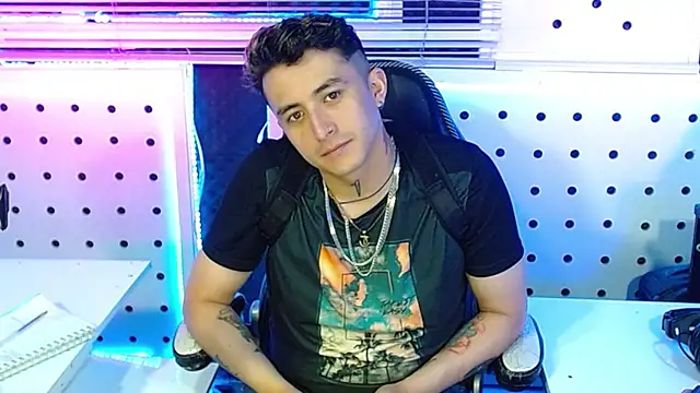 Snapshot of Darko0717 chatting on November 14, 2025, 10:02 pm Darko0717 online show from November 14, 2025, 10:02 pm