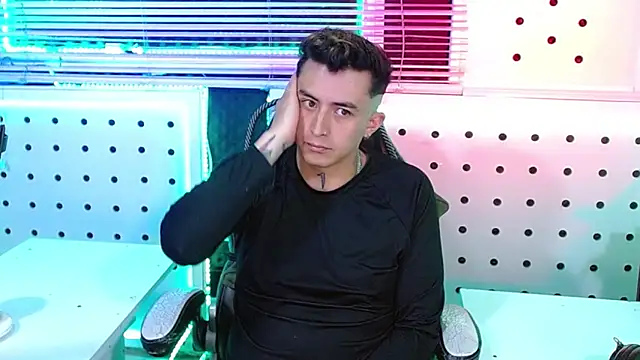 Snapshot of Darko0717 chatting on December 1, 2025, 10:21 pm Darko0717 online show from December 1, 2025, 10:21 pm