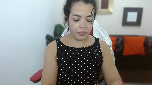 Snapshot of Abril_Beltran_ chatting on September 22, 2025, 7:20 pm Abril Beltran online show from September 22, 2025, 7:20 pm