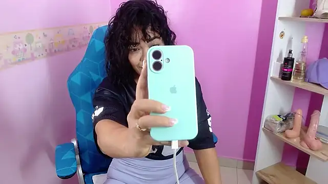 Snapshot of Abril_Beltran_ chatting on November 26, 2025, 7:58 pm Abril Beltran online show from November 26, 2025, 7:58 pm