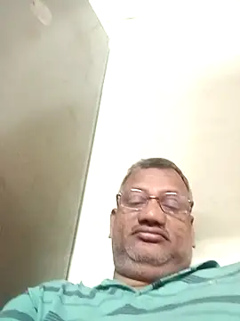 StarPacifist6 online show from December 17, 2025, 4:12 pm