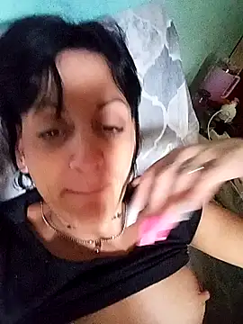 Snapshot of estefyzapata chatting on January 8, 2026, 6:14 pm estefyzapata online show from January 8, 2026, 6:14 pm