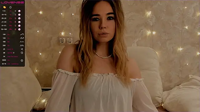 Snapshot of EvaSileZ chatting on October 23, 2025, 5:00 pm EvaSileZ online show from October 23, 2025, 5:00 pm