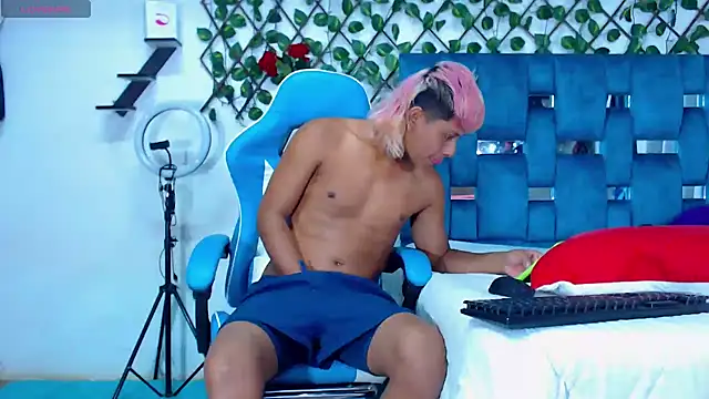 Hakim prettynigg online show from January 20, 2025, 1:53 pm