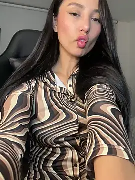 EvaMoet online show from December 14, 2024, 5:51 am