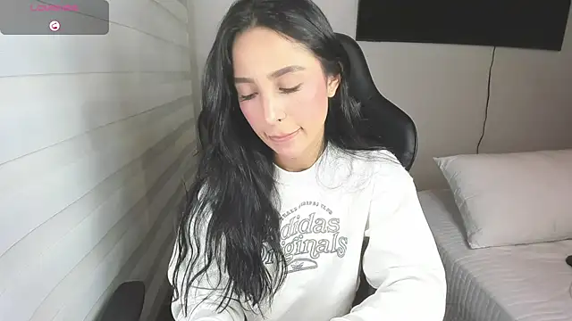 EvaMoet online show from September 17, 2025, 9:22 am