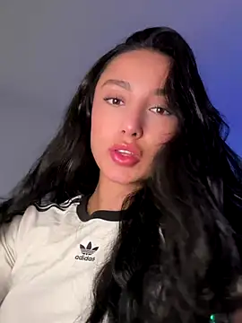 EvaMoet online show from December 5, 2024, 1:31 am