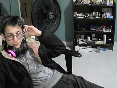 Snapshot of Jughead_16 chatting on November 6, 2025, 4:05 am Jughead 16 online show from November 6, 2025, 4:05 am