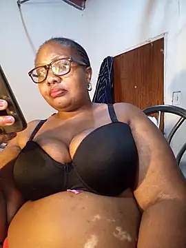 Snapshot of YELLOW_BONE chatting on November 21, 2025, 8:52 pm YELLOW BONE online show from November 21, 2025, 8:52 pm