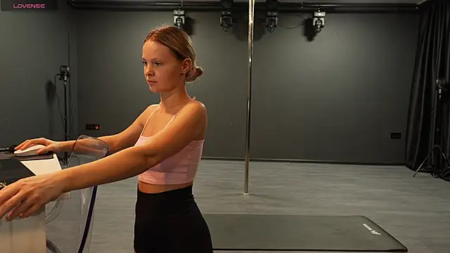 Snapshot of Masha_2002 chatting on November 15, 2025, 8:02 pm Masha 2002 online show from November 15, 2025, 8:02 pm