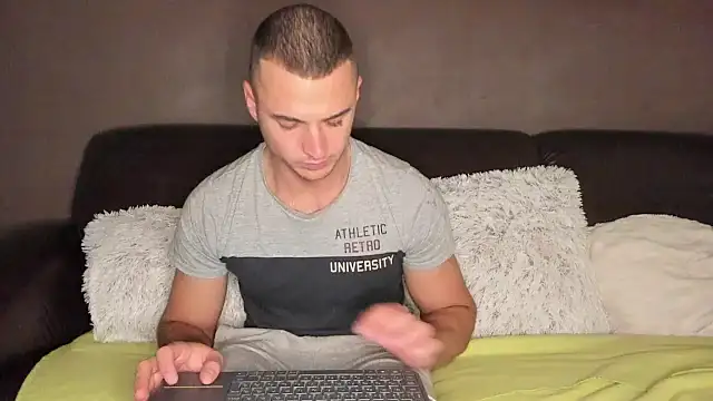 Snapshot of paulblack21 chatting on November 5, 2025, 6:11 pm paulblack21 online show from November 5, 2025, 6:11 pm