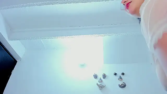 NayaWayne online show from February 13, 2025, 9:27 pm