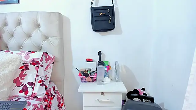 NayaWayne online show from March 27, 2026, 5:14 pm