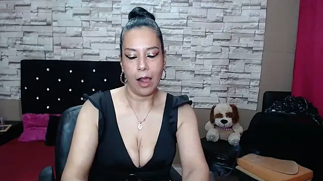 Snapshot of MarianaNight02 chatting on December 15, 2025, 4:29 am MarianaNight02 online show from December 15, 2025, 4:29 am