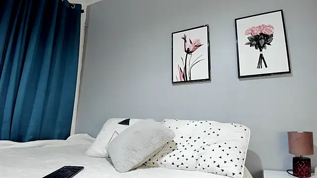 Snapshot of Estrella_Duran chatting on February 19, 2026, 12:13 pm Estrella Duran online show from February 19, 2026, 12:13 pm