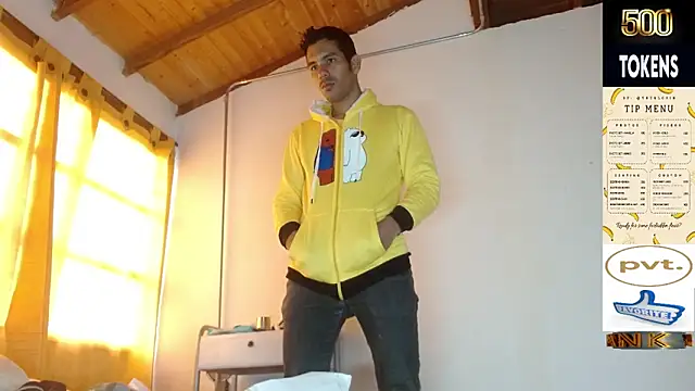 Snapshot of JohanyLatino chatting on May 12, 2026, 9:43 pm JohanyLatino online show from May 12, 2026, 9:43 pm
