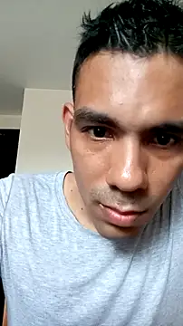 JohanyLatino online show from April 2, 2026, 9:54 pm