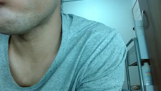 Snapshot of JohanyLatino chatting on June 25, 2026, 5:12 am JohanyLatino online show from June 25, 2026, 5:12 am