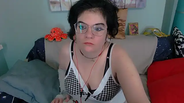 Snapshot of EverlyRays chatting on November 2, 2025, 8:25 pm EverlyRays online show from November 2, 2025, 8:25 pm