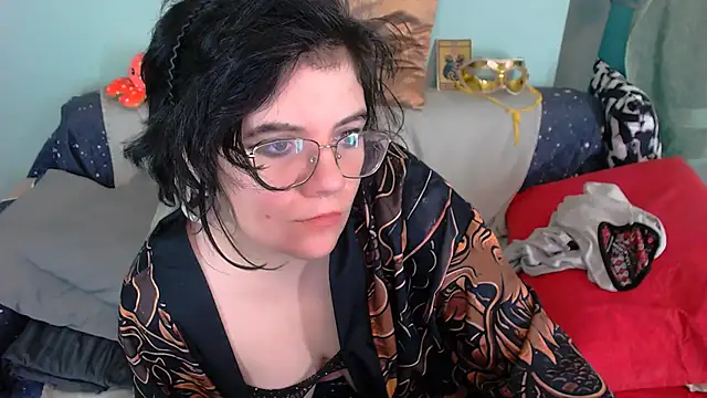 Snapshot of EverlyRays chatting on October 28, 2025, 6:29 pm EverlyRays online show from October 28, 2025, 6:29 pm