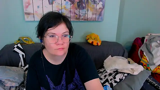 EverlyRays online show from April 11, 2026, 11:52 pm