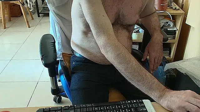 Snapshot of angelgarcia269 chatting on February 22, 2026, 11:56 am angelgarcia269 online show from February 22, 2026, 11:56 am