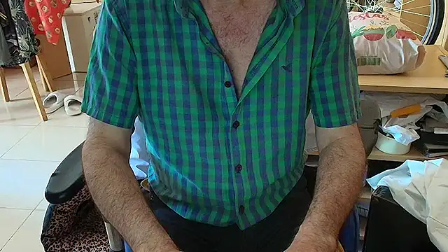 Snapshot of angelgarcia269 chatting on January 6, 2026, 12:42 pm angelgarcia269 online show from January 6, 2026, 12:42 pm