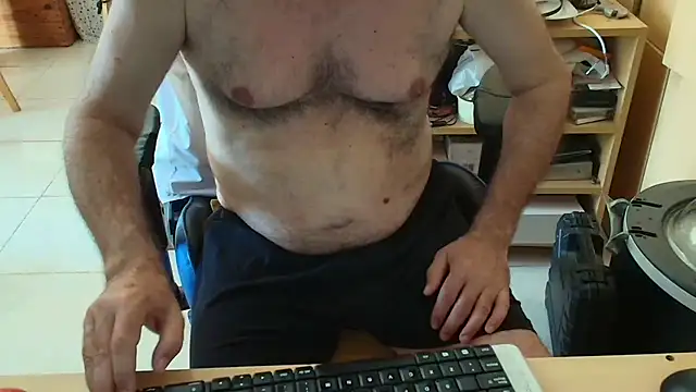 Snapshot of angelgarcia269 chatting on February 8, 2026, 11:52 am angelgarcia269 online show from February 8, 2026, 11:52 am