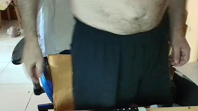 Snapshot of angelgarcia269 chatting on February 12, 2026, 1:55 pm angelgarcia269 online show from February 12, 2026, 1:55 pm