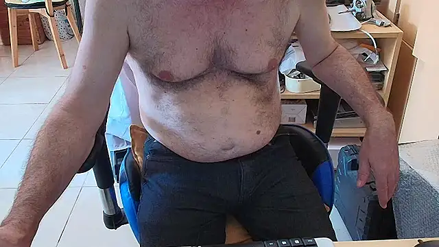 Snapshot of angelgarcia269 chatting on February 11, 2026, 12:05 pm angelgarcia269 online show from February 11, 2026, 12:05 pm