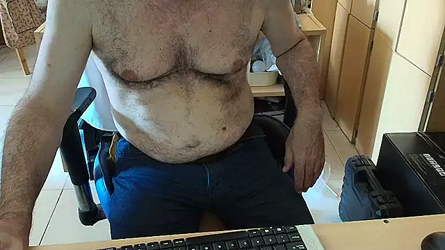 angelgarcia269 online show from March 16, 2026, 2:32 pm