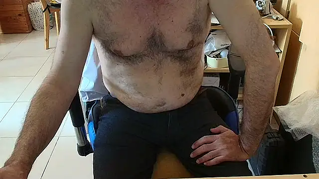 Snapshot of angelgarcia269 chatting on February 14, 2026, 12:49 pm angelgarcia269 online show from February 14, 2026, 12:49 pm